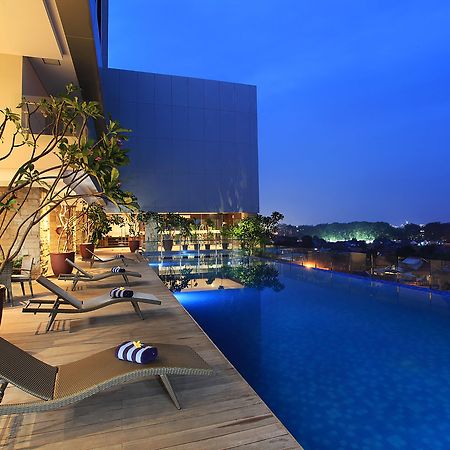 Swiss-Belinn Karawang Exteriör bild
