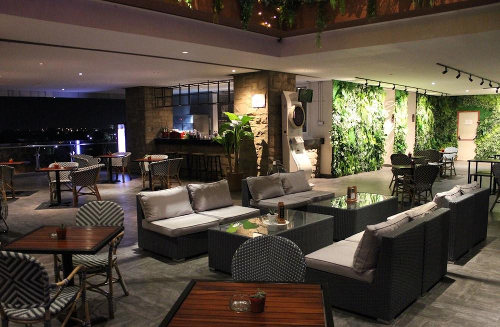 Swiss-Belinn Karawang Exteriör bild