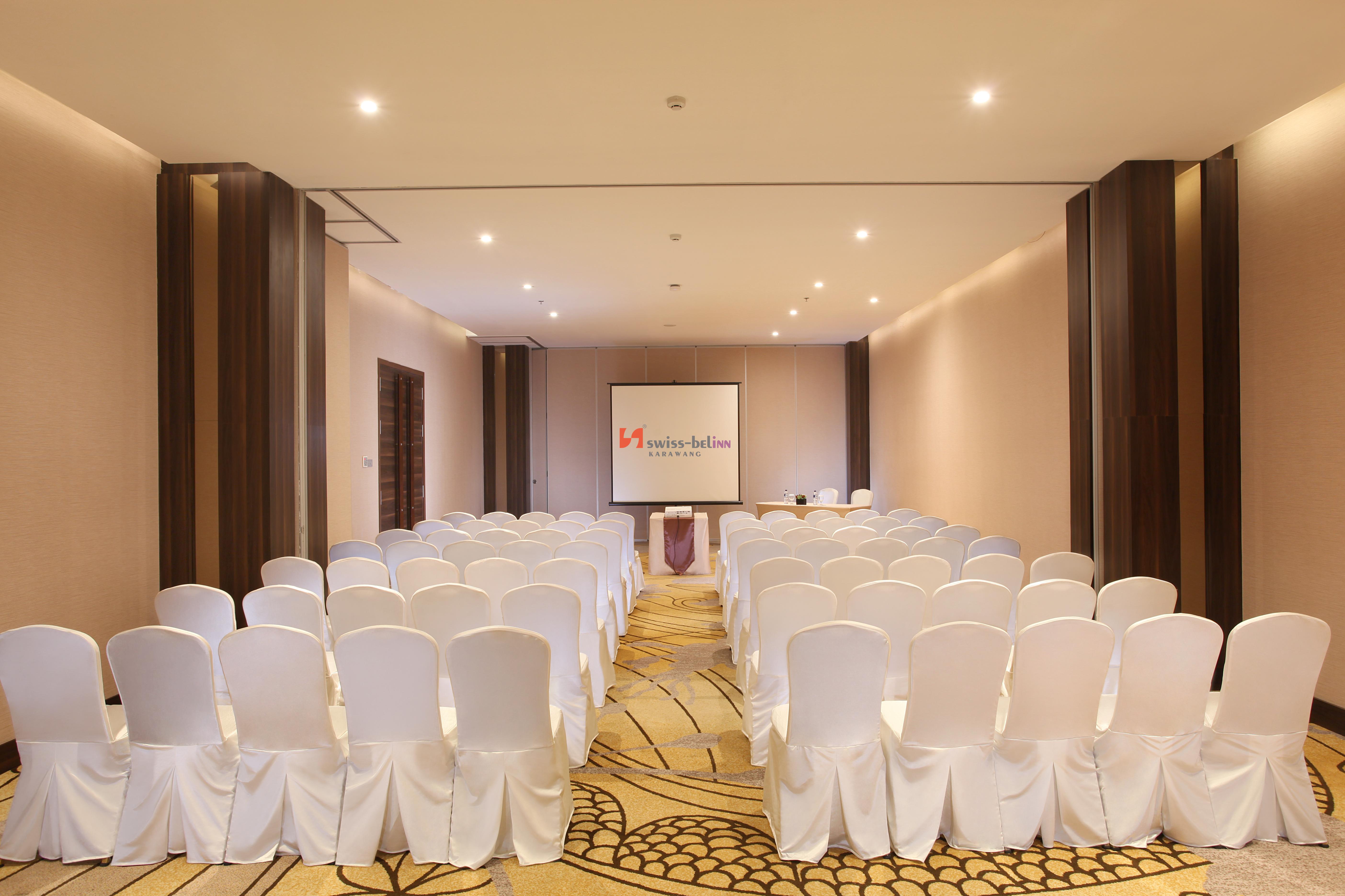 Swiss-Belinn Karawang Exteriör bild