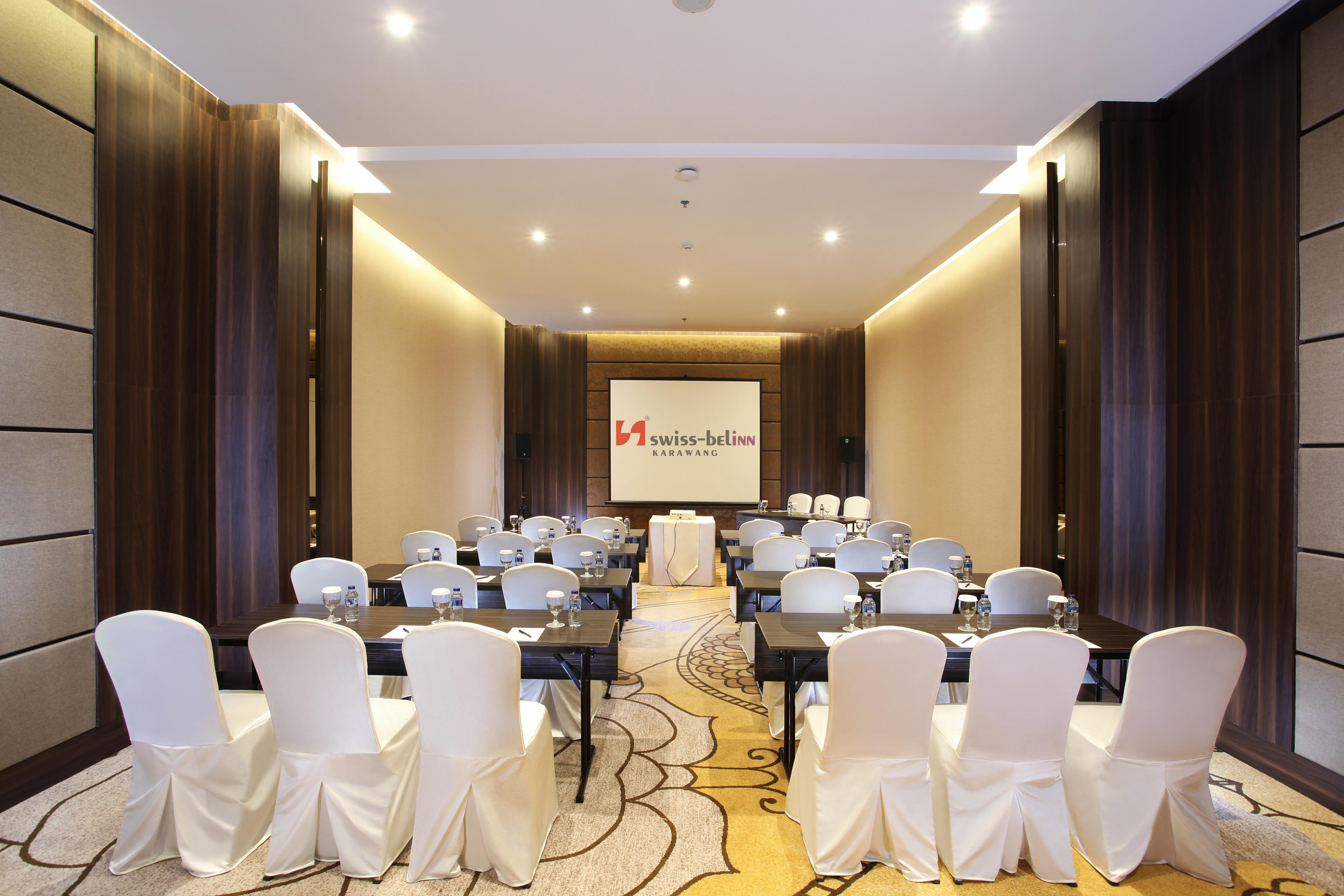 Swiss-Belinn Karawang Exteriör bild
