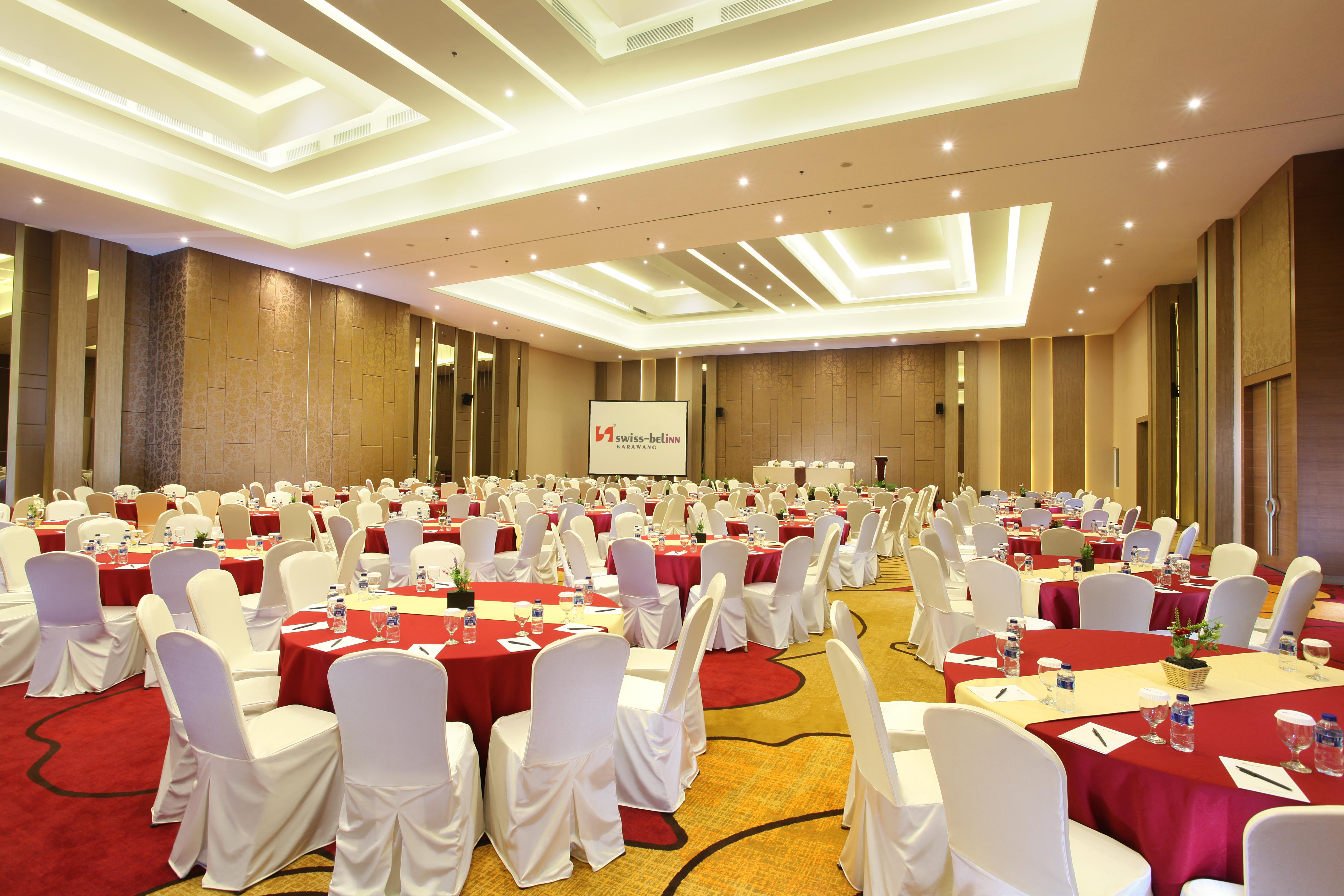 Swiss-Belinn Karawang Exteriör bild