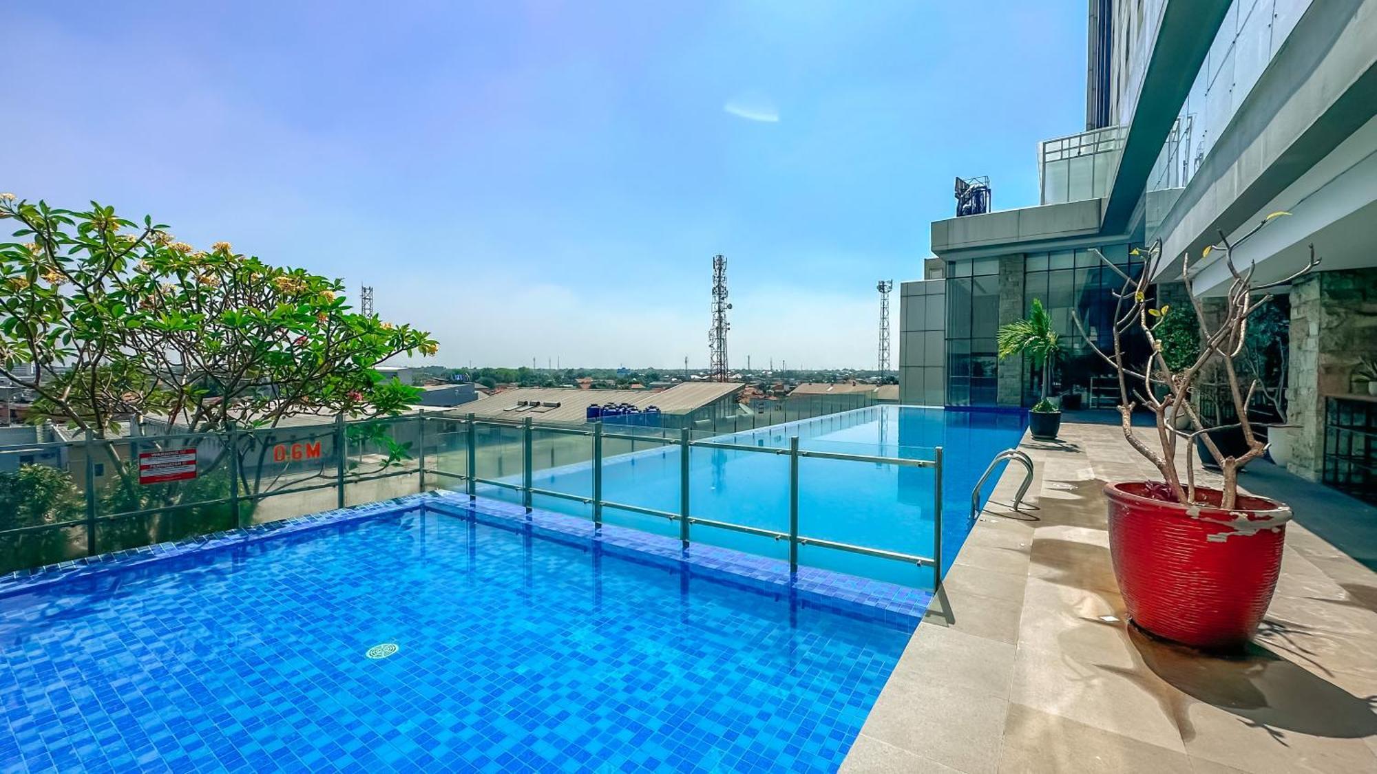 Swiss-Belinn Karawang Exteriör bild