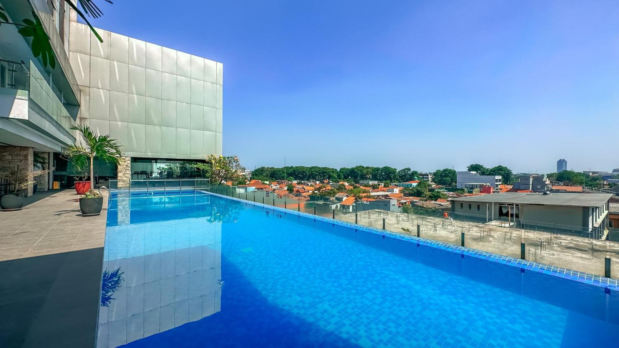 Swiss-Belinn Karawang Exteriör bild