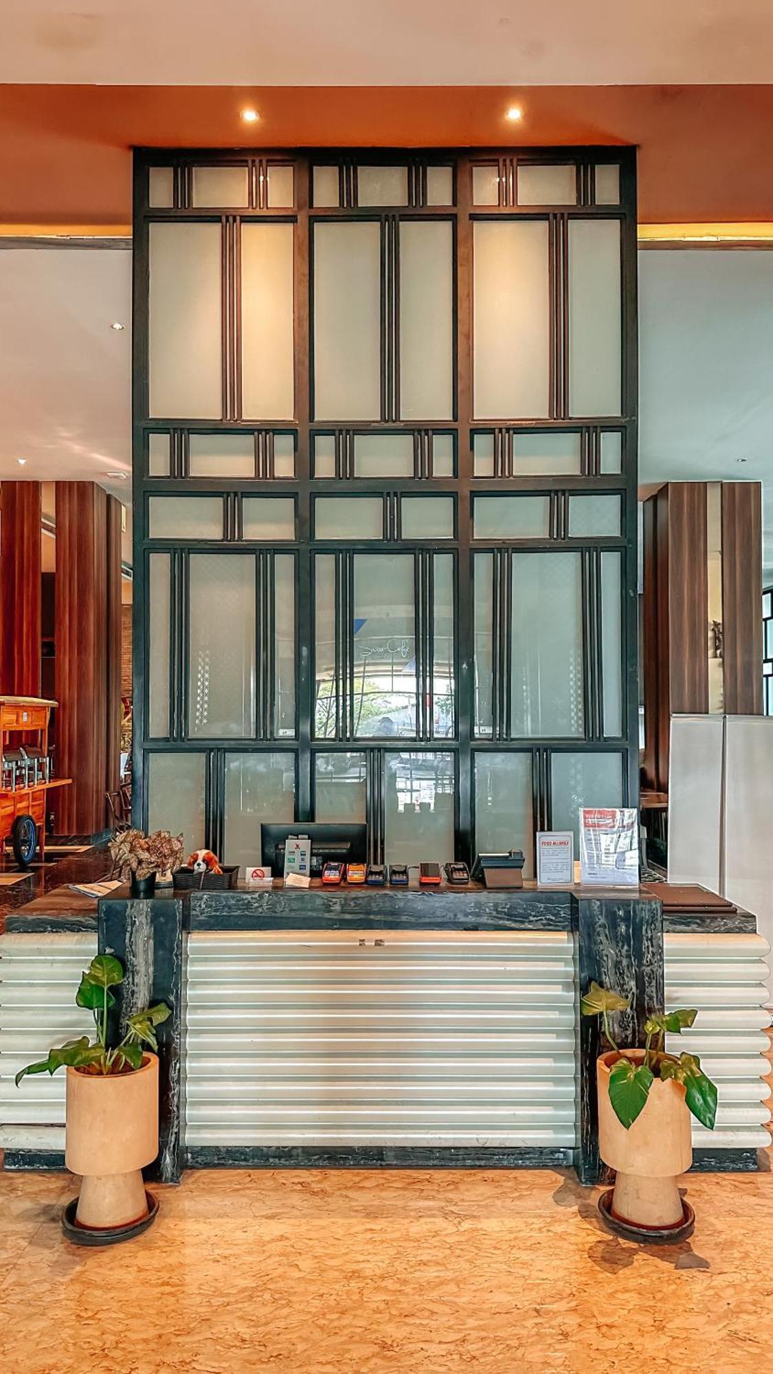 Swiss-Belinn Karawang Exteriör bild