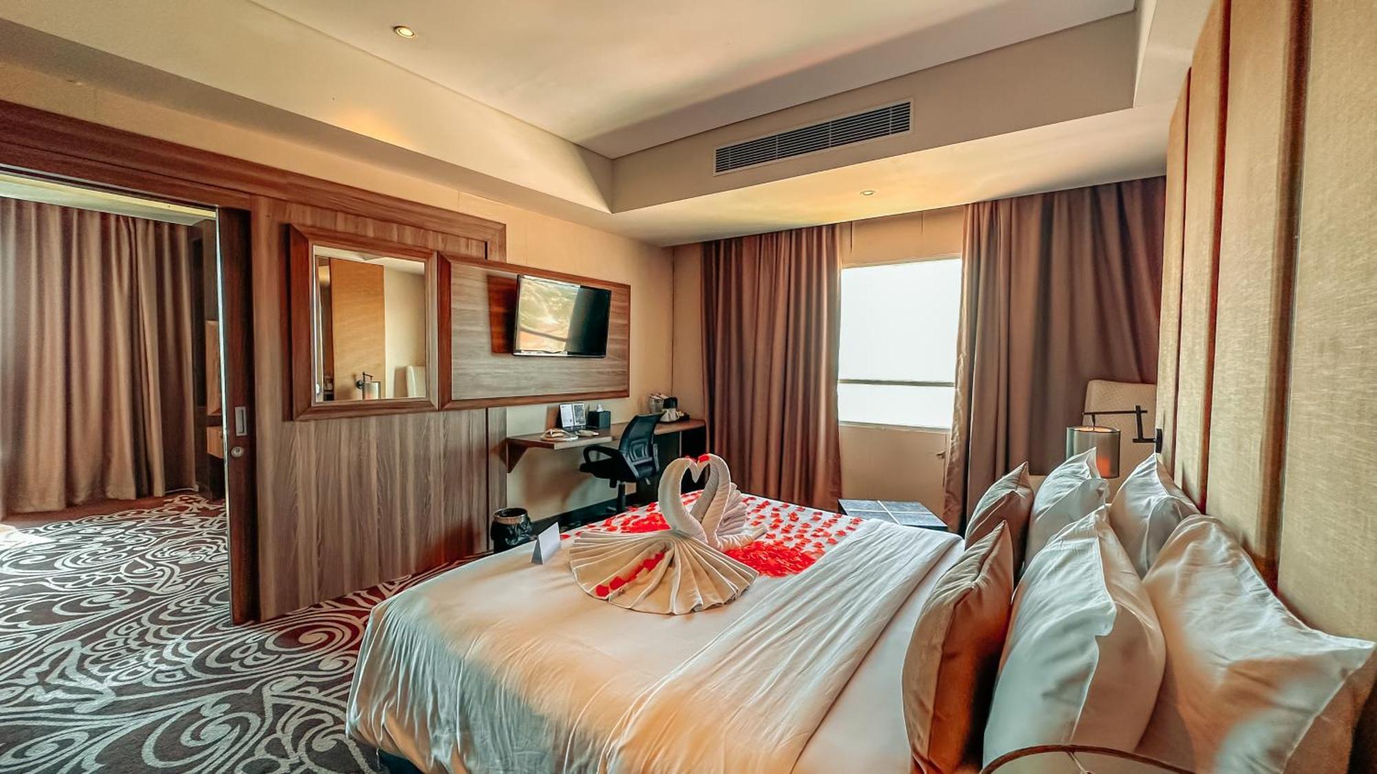 Swiss-Belinn Karawang Exteriör bild