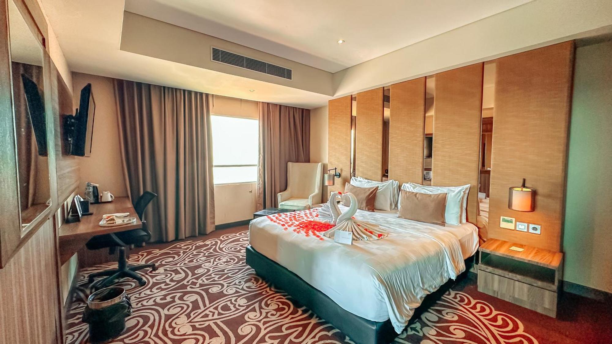 Swiss-Belinn Karawang Exteriör bild