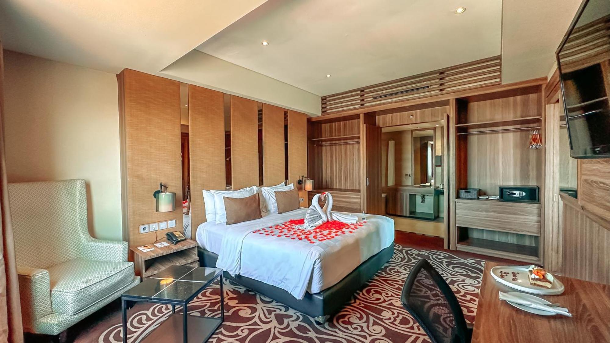 Swiss-Belinn Karawang Exteriör bild