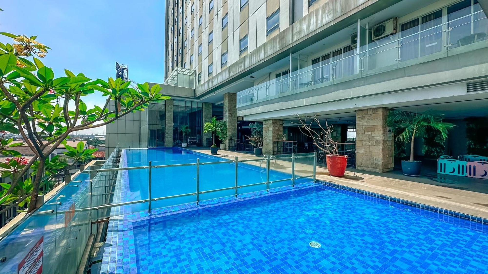 Swiss-Belinn Karawang Exteriör bild