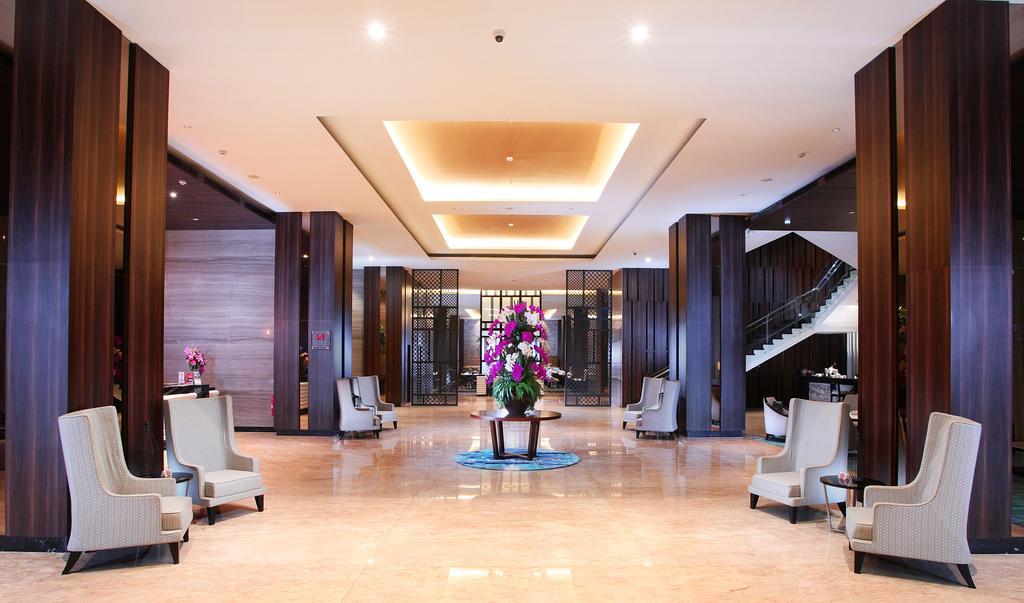 Swiss-Belinn Karawang Exteriör bild