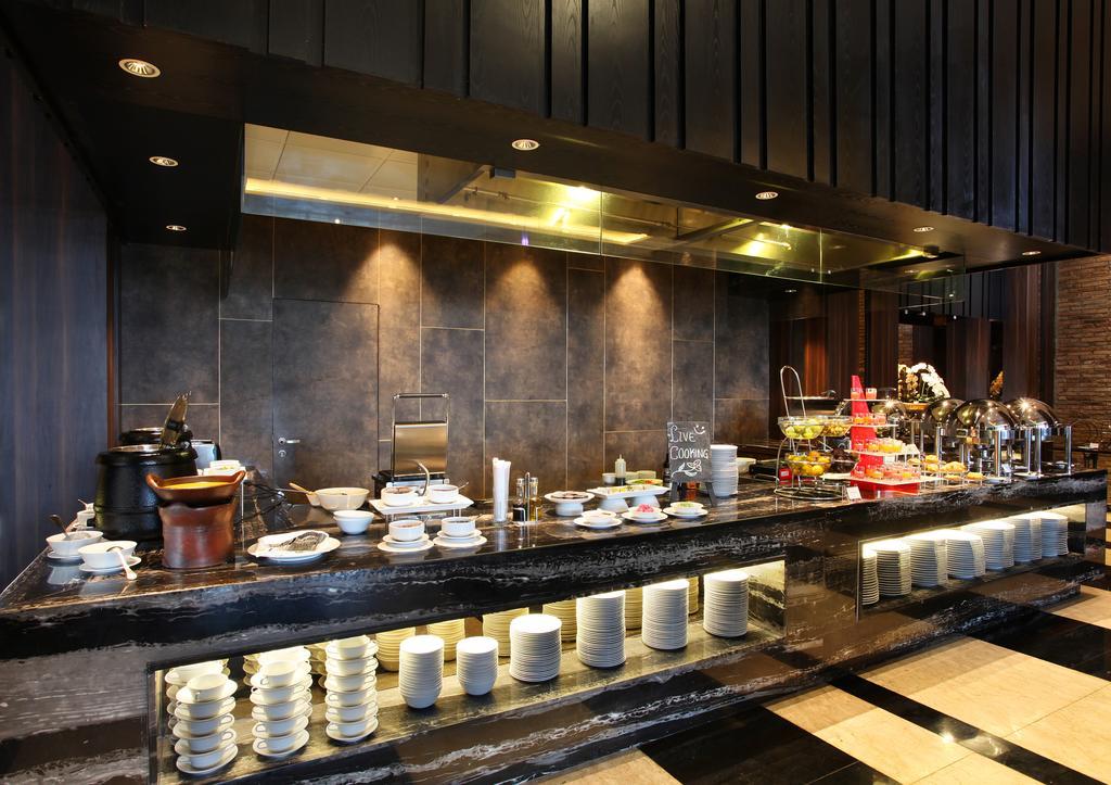 Swiss-Belinn Karawang Exteriör bild